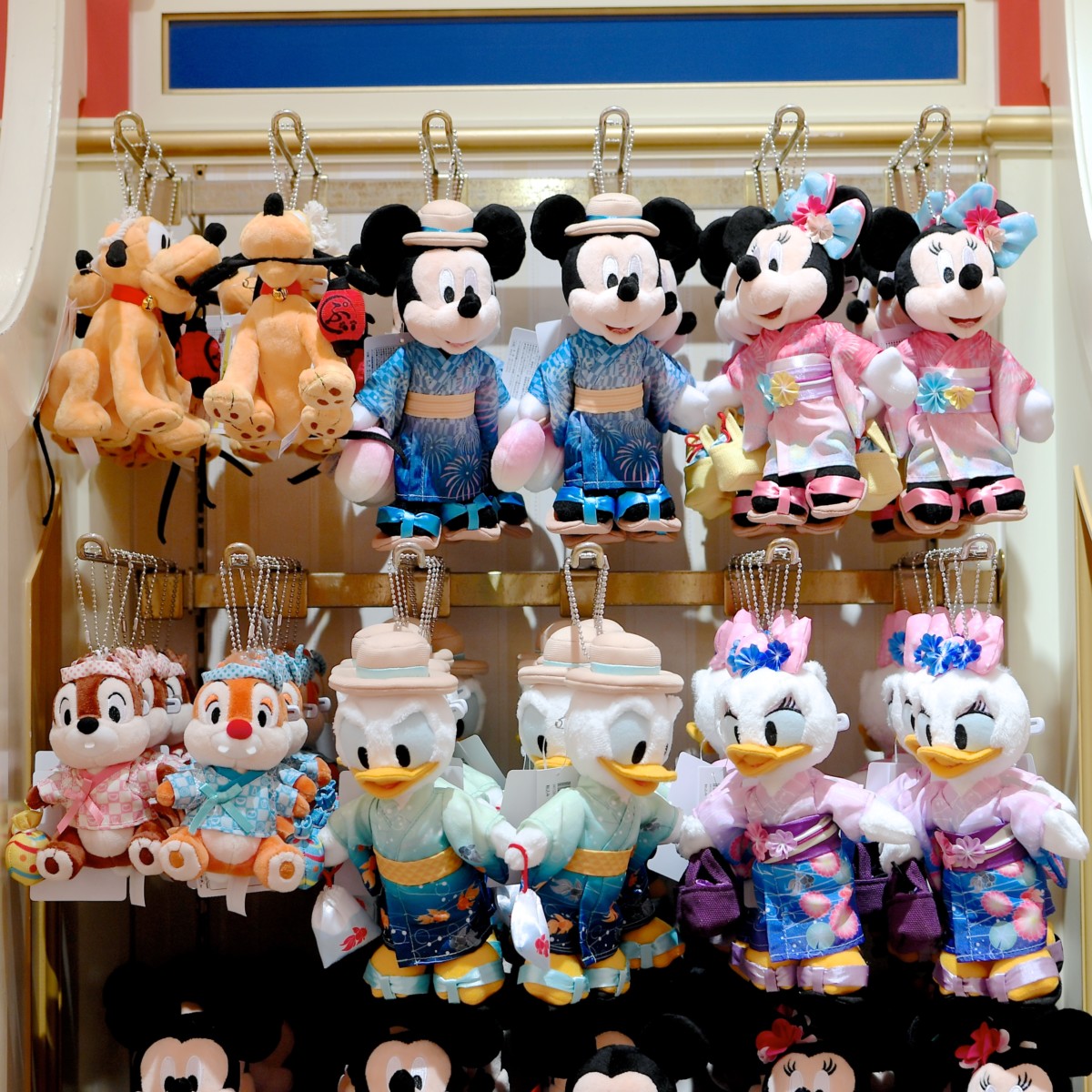 屋台を楽しむ浴衣姿！東京ディズニーランド「ミッキー＆フレンズ