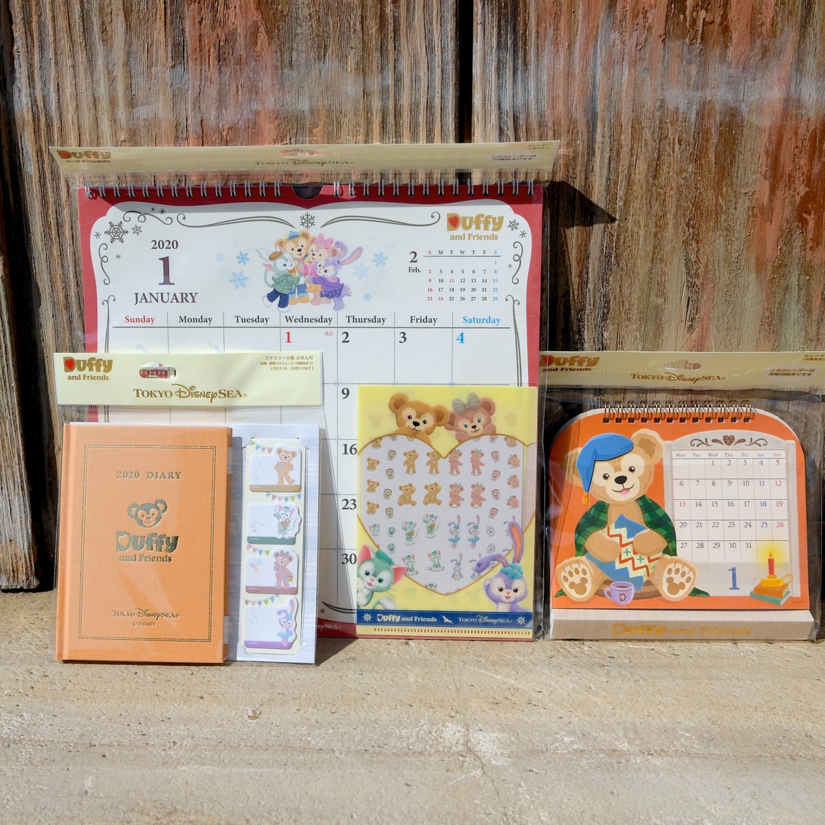 ダッフィー＆フレンズ 卓上、壁掛けカレンダー、スケジュール帳 3点