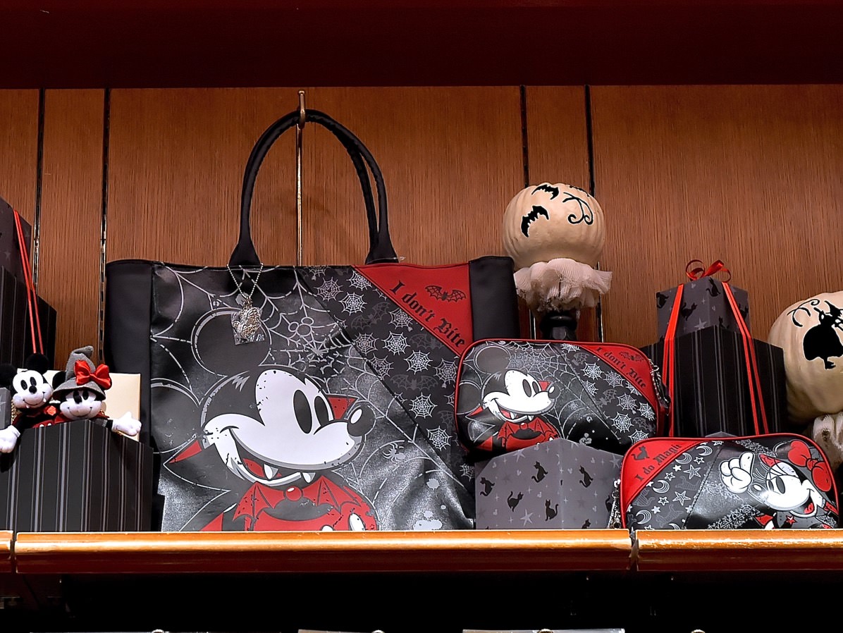 ヴァンパイアミッキー&魔女ミニーグッズが登場☆ディズニー