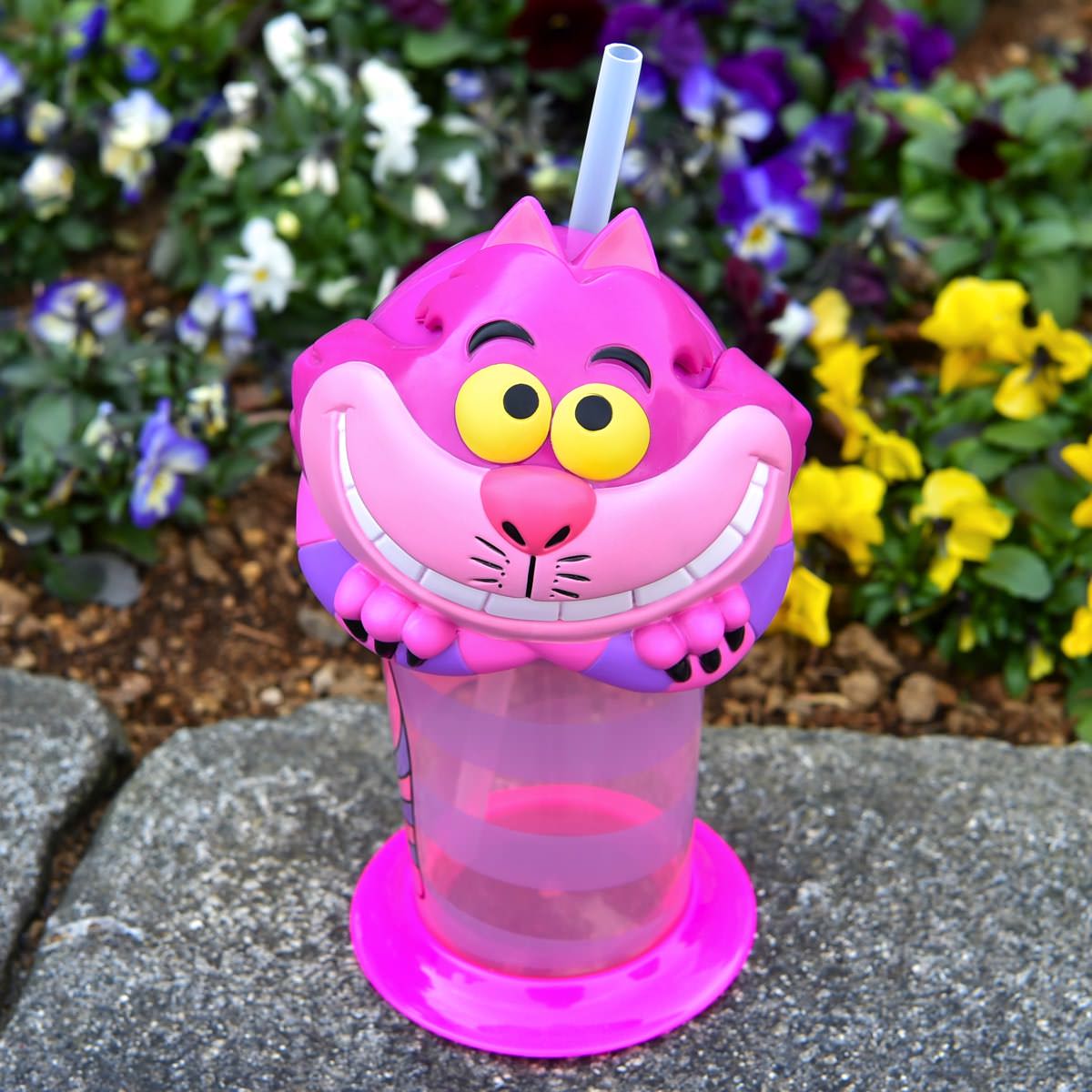 チェシャ猫モチーフ！「クイーン・オブ・ハートのバンケットホール