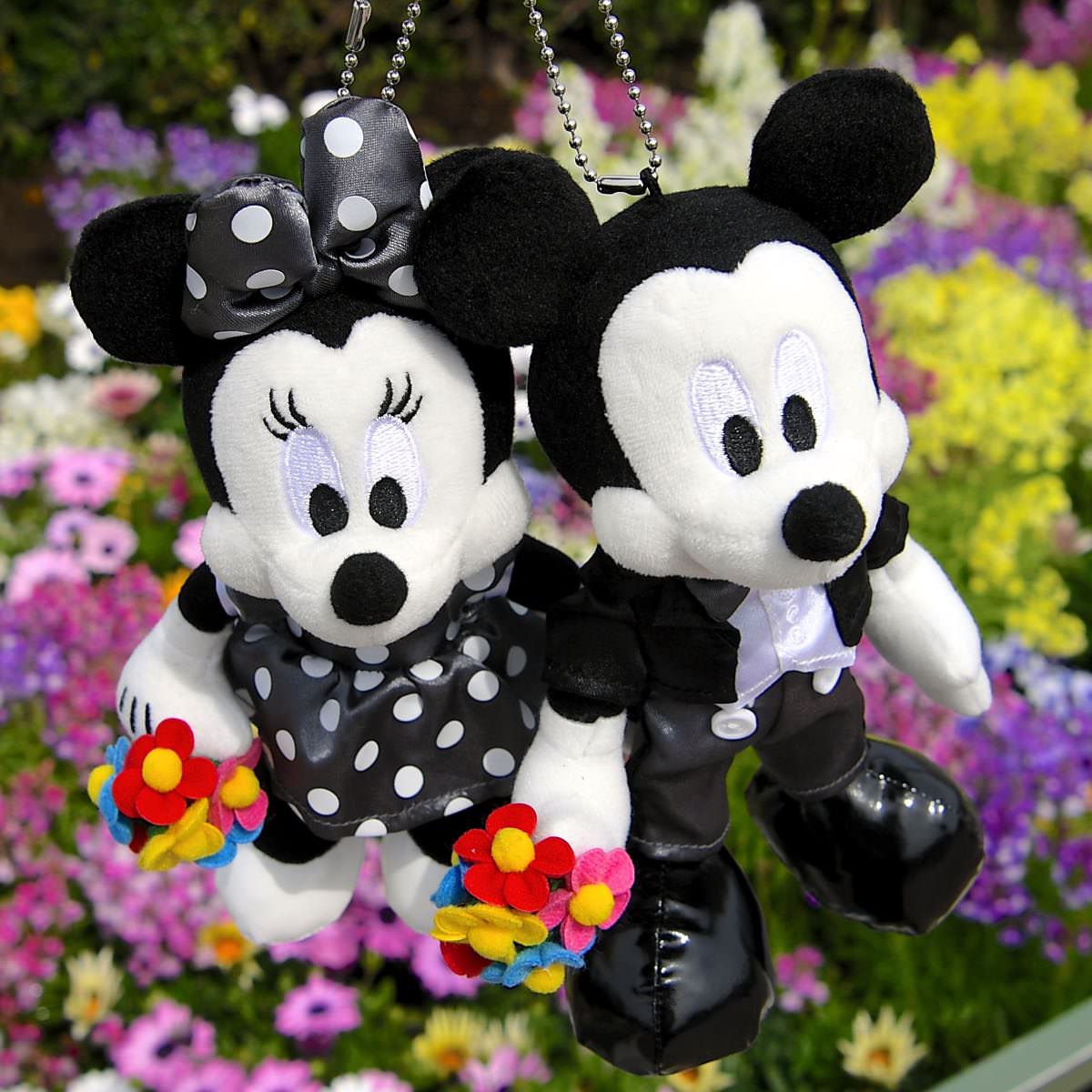 グッズ ディズニー ぬいぐるみバッジ 新品 ミッキー ミニー モノクロ