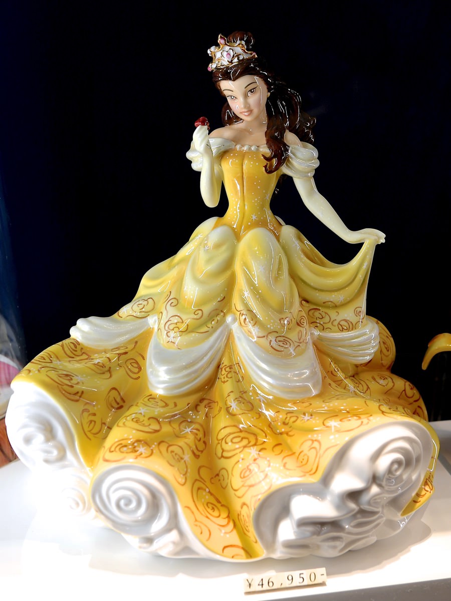 Walt Disney ベル 陶器フィギュア Walt Disney ベル 陶器フィギュア