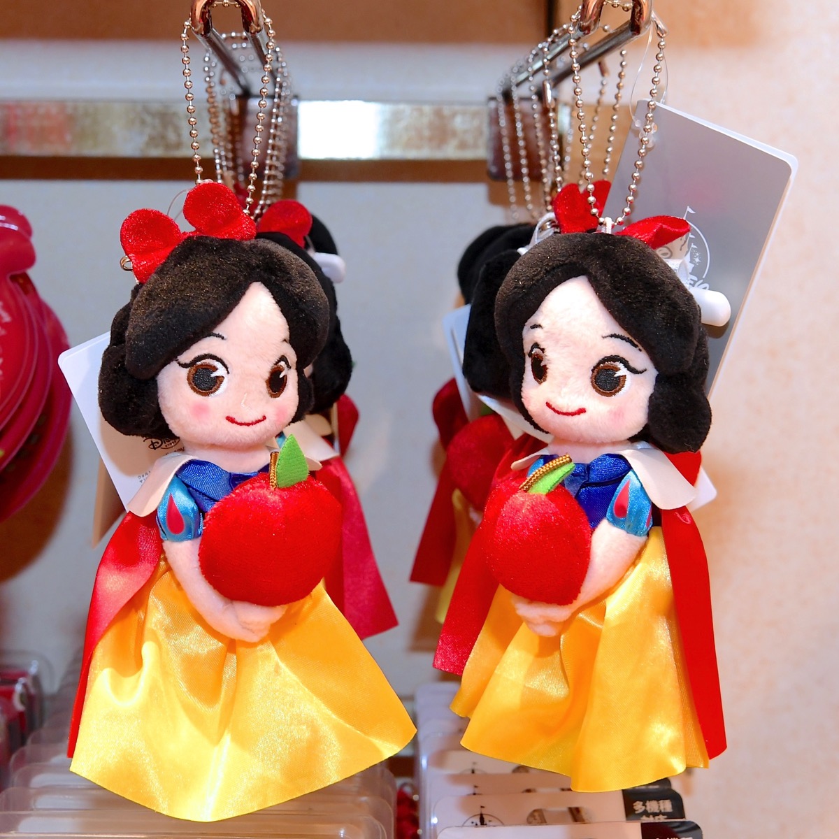 映画 白雪姫 グッズ3点セット（フーディーパーカー・手鏡・りんごの