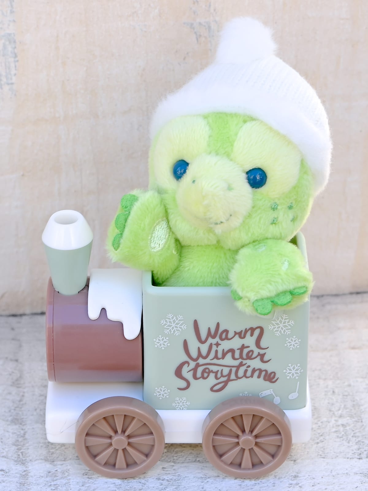 仲良く絵本を読むダッフィー＆シェリーメイ！「ダッフィー＆フレンズの