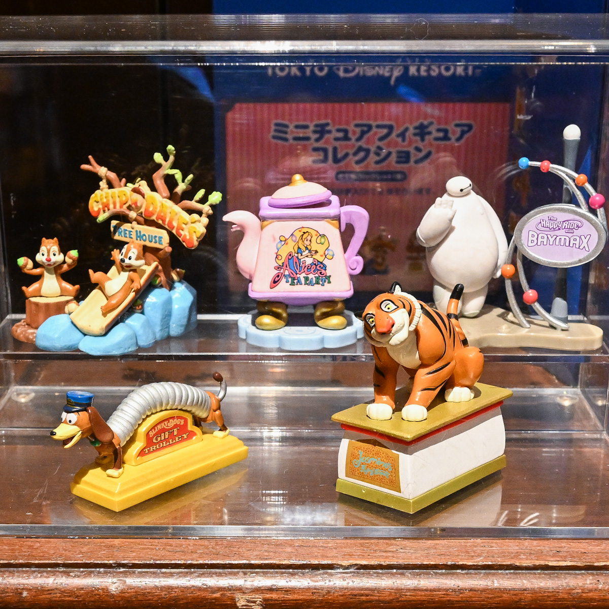 パーク内の象徴的な看板がモチーフ！東京ディズニーランド ミニチュア