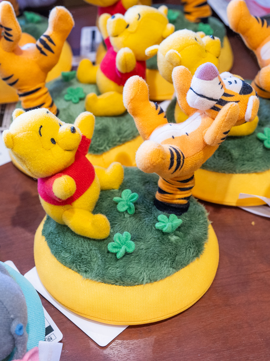 激レア新品タグ付きくまのプーさん ストラップ付きぬいぐるみボール