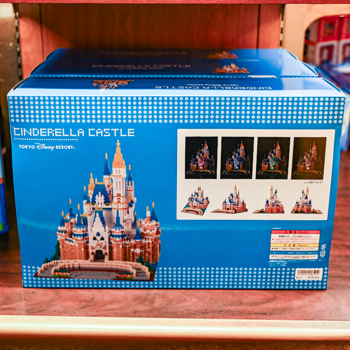 ライトアップできる豪華タイプ！東京ディズニーランド「シンデレラ城