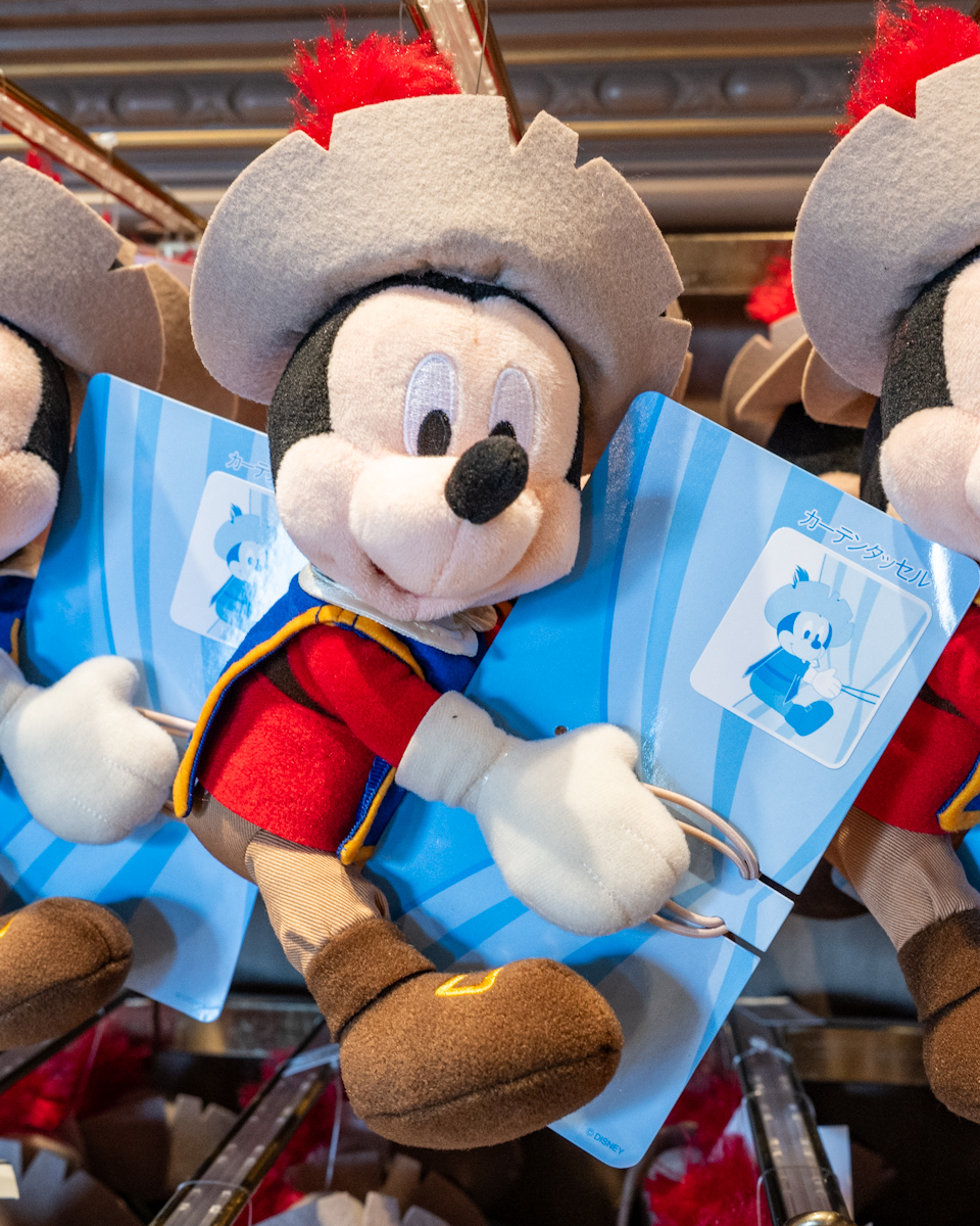 勇ましいぬいぐるみバッジも！東京ディズニーリゾート「ミッキー