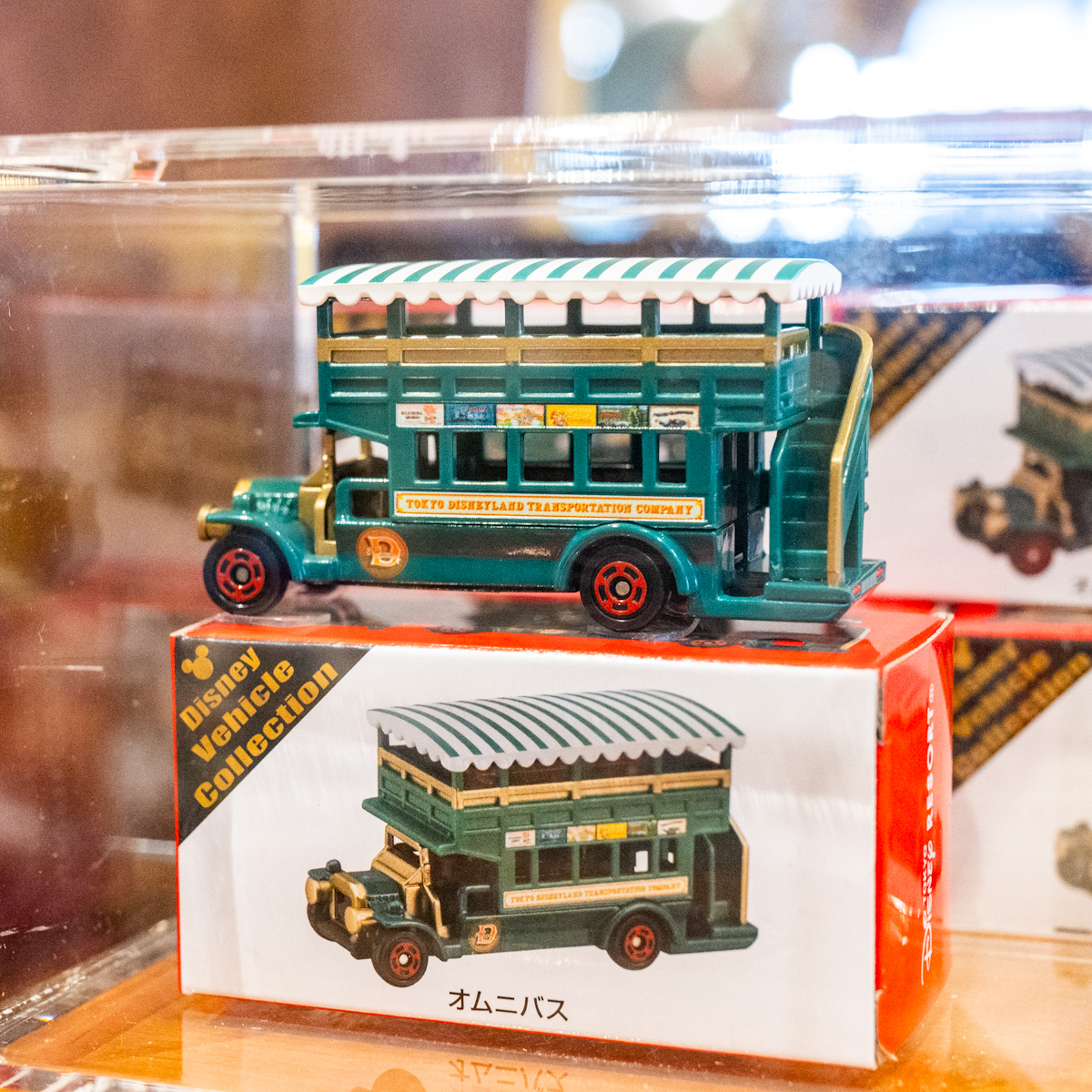 パークを走る「オムニバス」デザイン！東京ディズニーランド