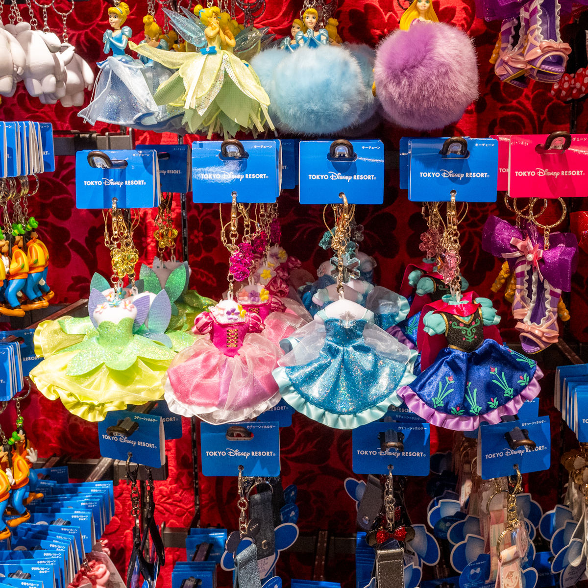 おしゃれに揺れるドレスがかわいい！東京ディズニーリゾート『ドレス