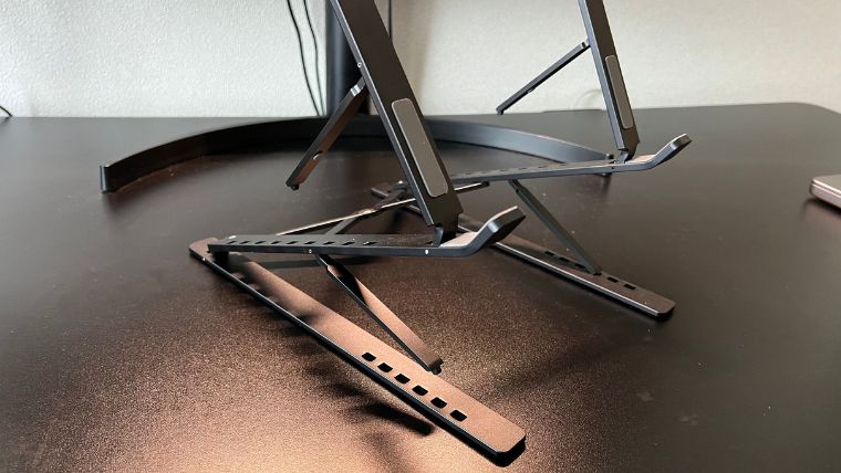 デジタルノマドに人気のPCスタンドRoost（ルースト）が最高すぎる