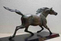 Amazon.co.jp: 馬オブジェ疾風大井競馬従事員共済会退会記念 午置物