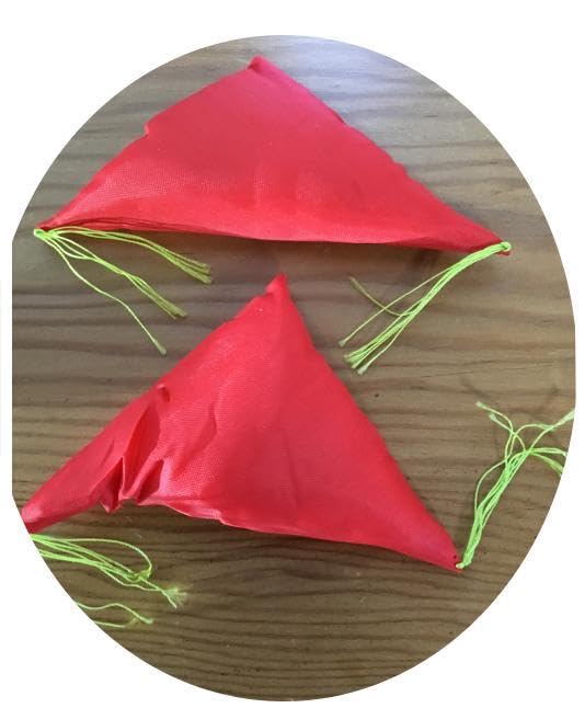 進 徹□花飾りの帽子の女性□油彩□額付絵画 進 徹□花飾りの帽子の