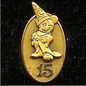 レア品東京ディズニーランド キャストアワードピン 5 年☆ドナルド