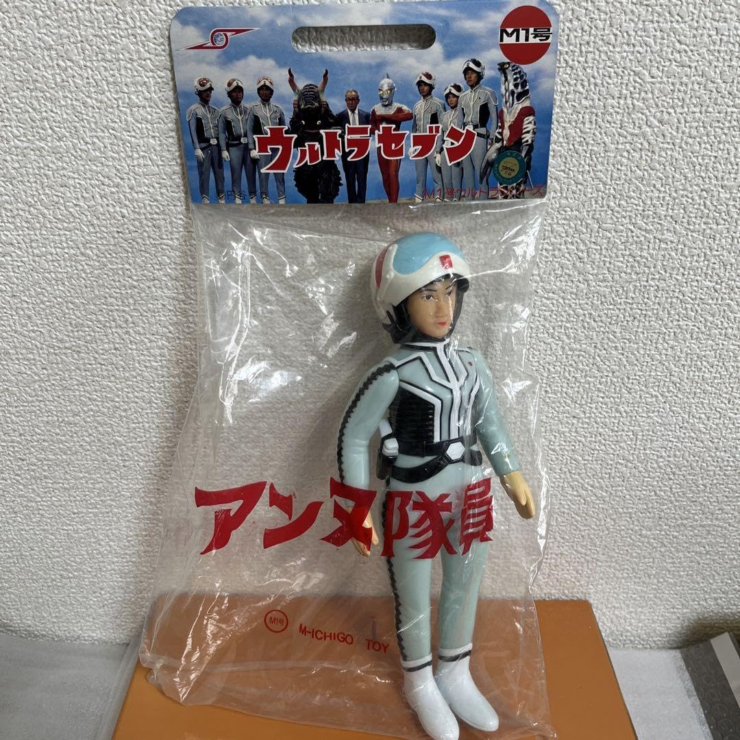 レトロ】ウルトラセブン アンヌ隊員 フィギュア【希少】