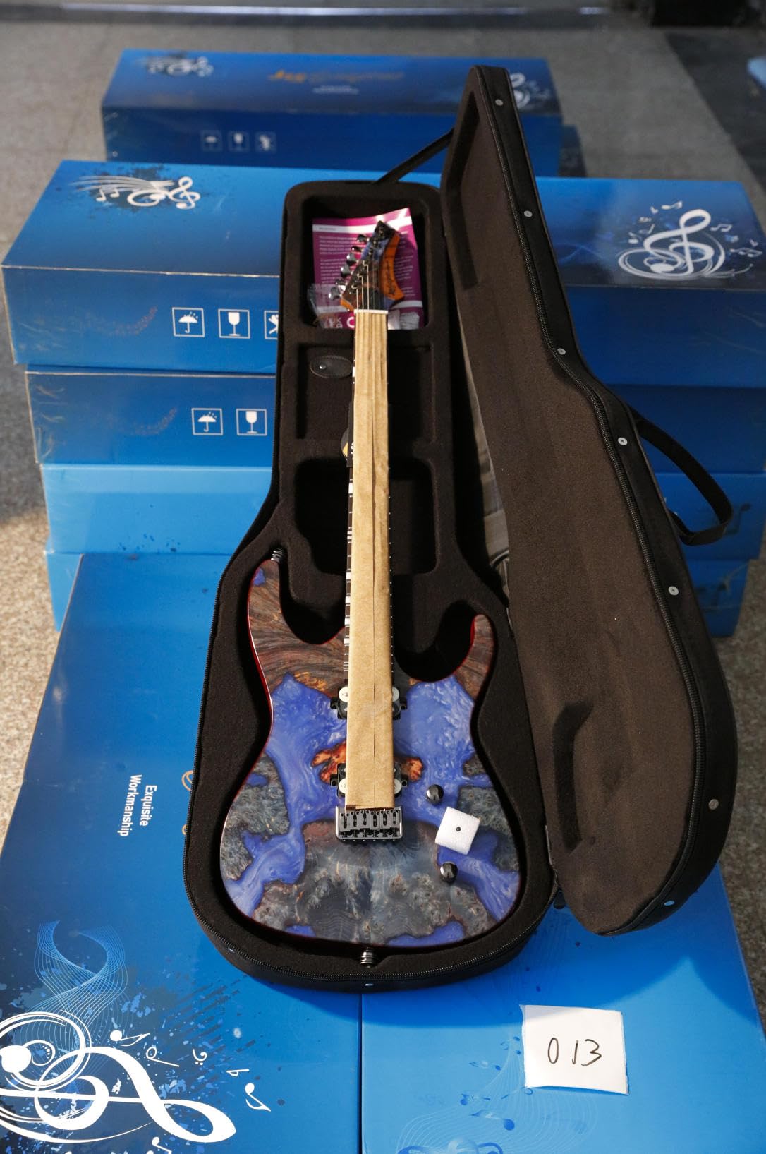 Hurricane エレキギター Amazon.com: Leo Jaymz Electric Guitar