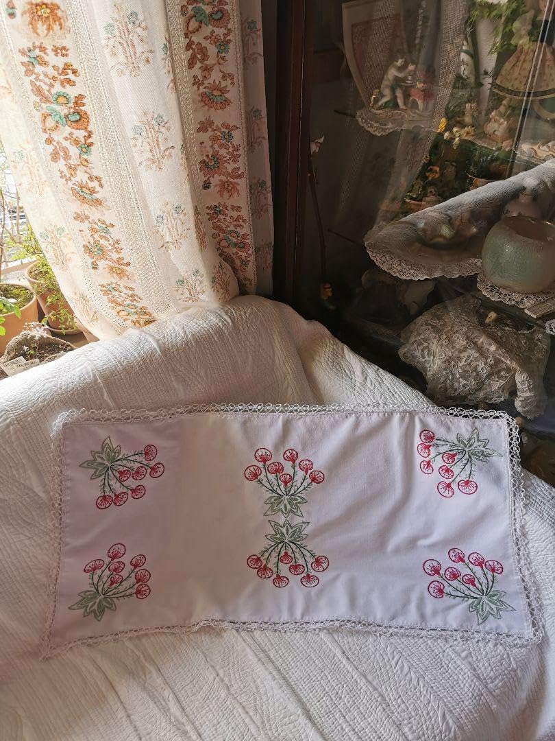 アンティークフランス サクランボに似た花刺繍の桜色ランナー ニードル