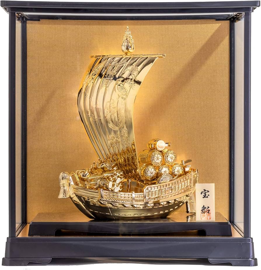 金色の船の彫刻 ガラスケース入り