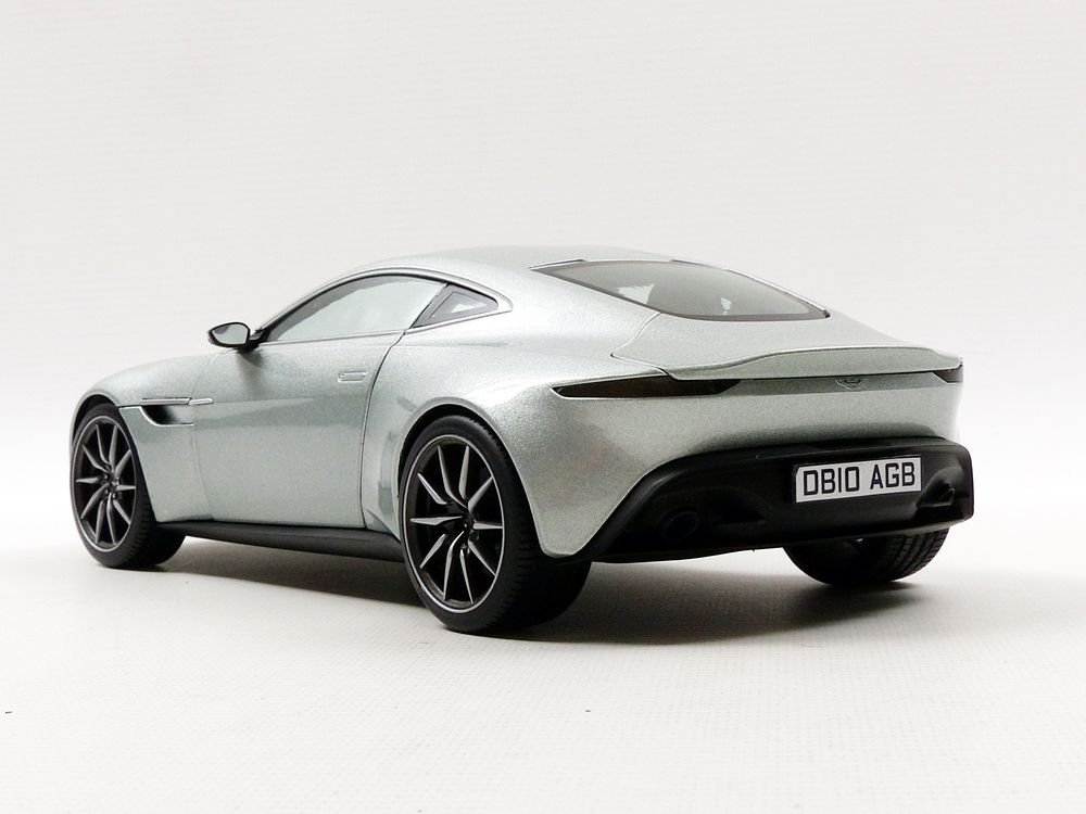 MATTEL 1/18 アストンマーチン DB10 007 Amazon | MATTEL 1/18