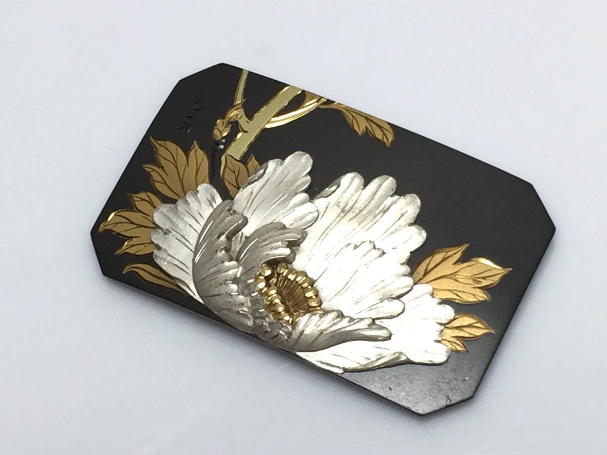 古美道】光民 四分一地 金銀象嵌 帯留 牡丹 横6cm 金工彫金