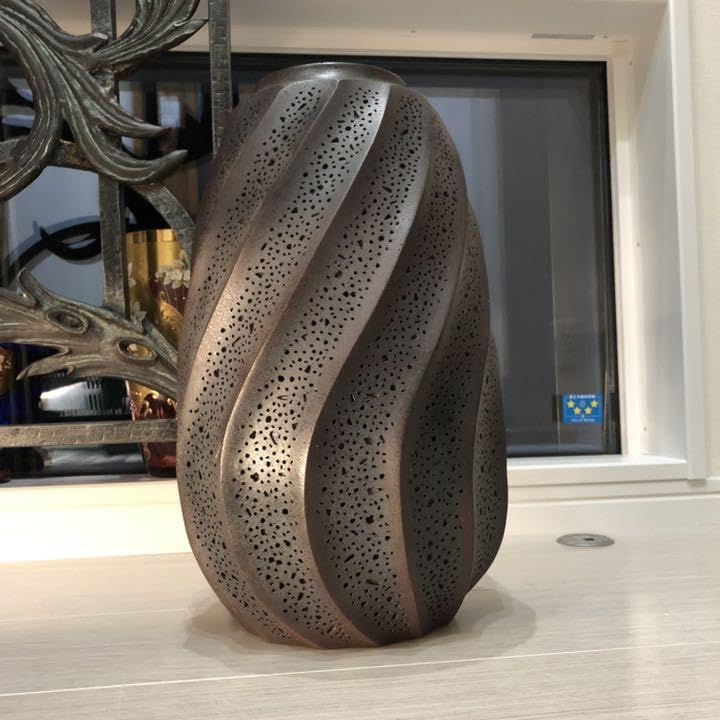 究極の美◼️蔵から超凄そうな超迫力のある特大な壺が出てきました。壷