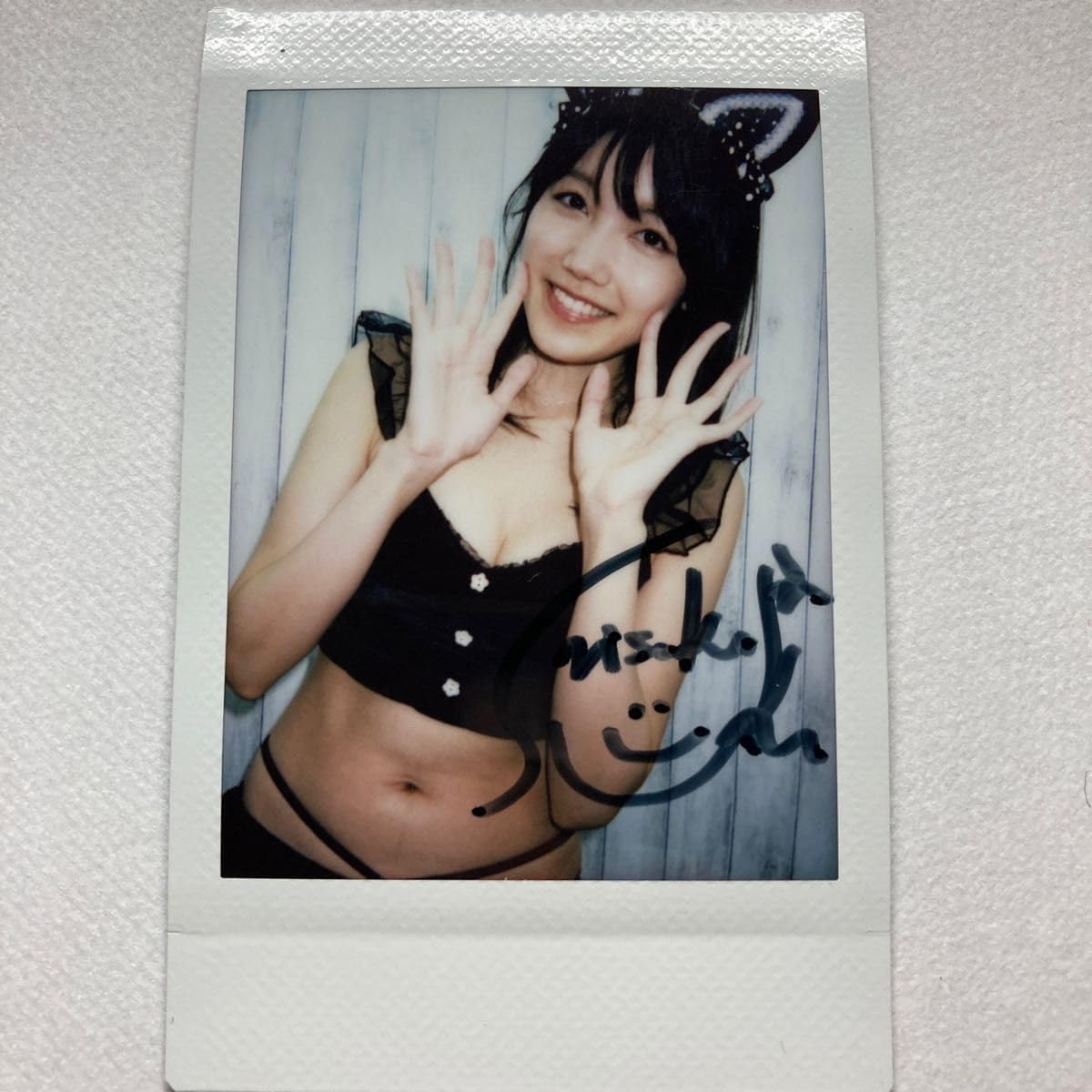 岬なこ チェキ 直筆サイン 声優・岬なこが部屋着やドレス姿を披露