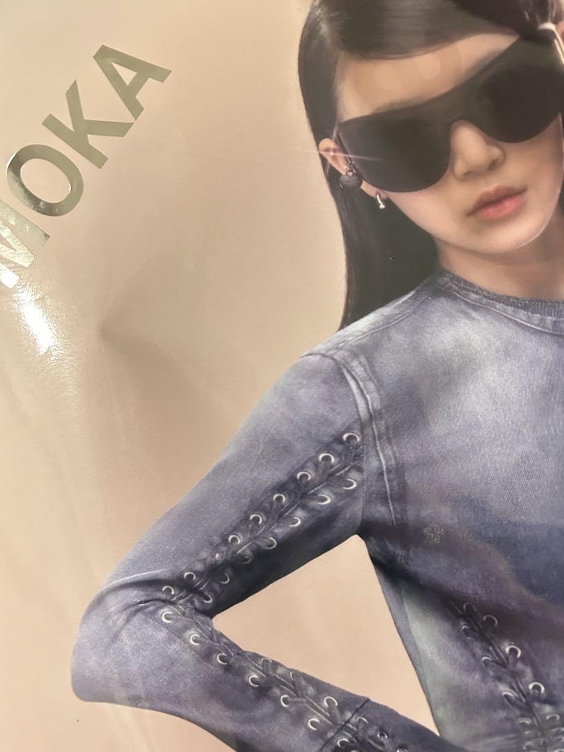 illit モカ ポスター 非売品 acne studios アイリット アクネ ILLITが