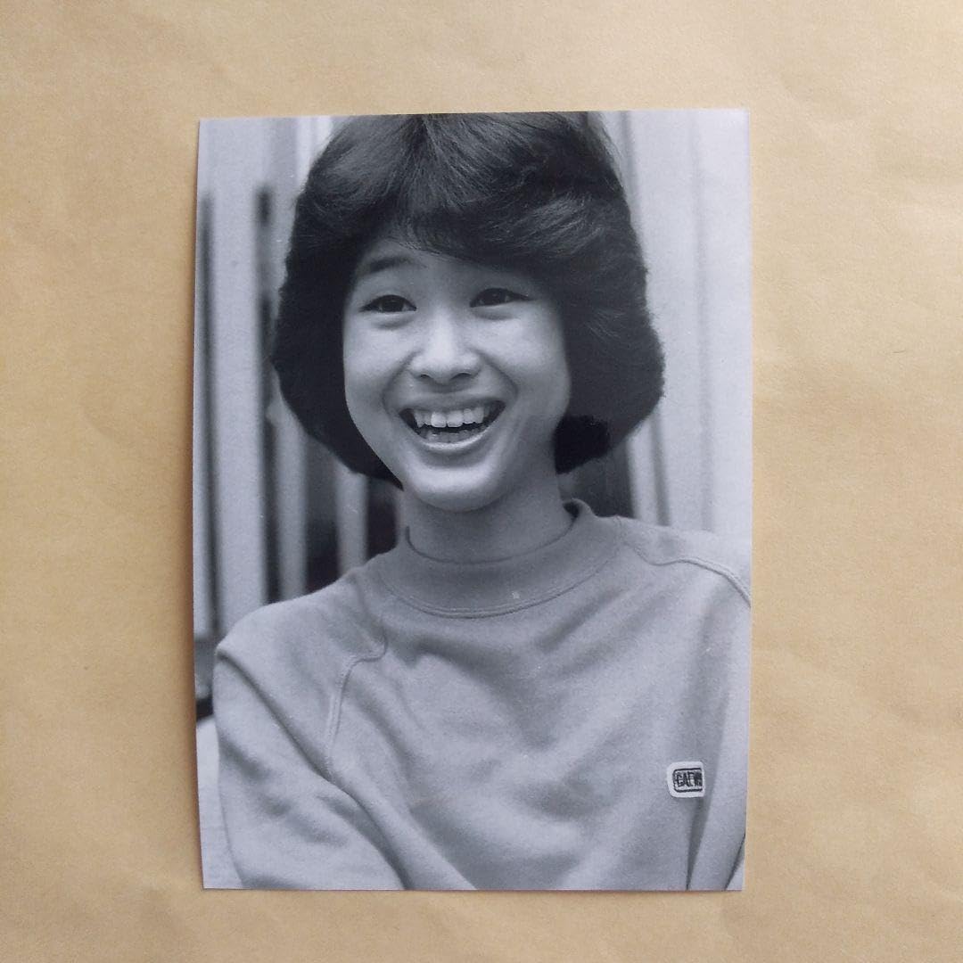 松田聖子デビュー当時の生写真3枚です。 凛*様 松田聖子さんデビュー