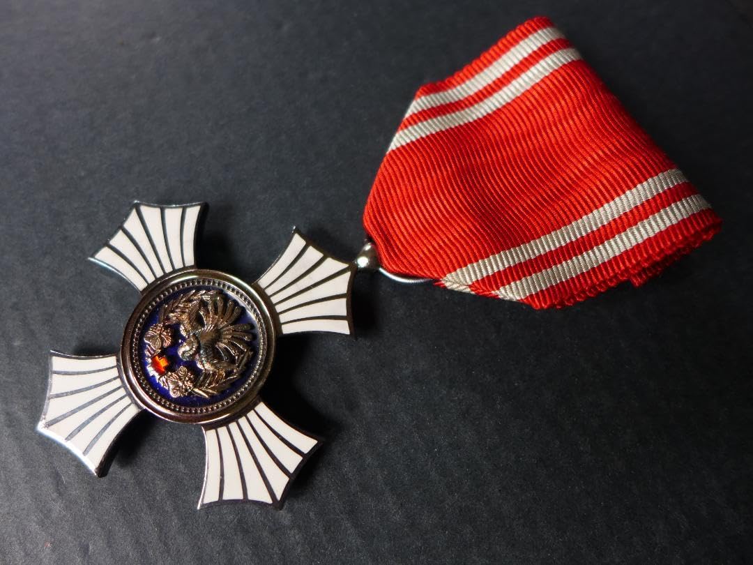 希少品】 日本赤十字社 銀色功労賞 未開封ピンバッジ付き 勲章 明治二