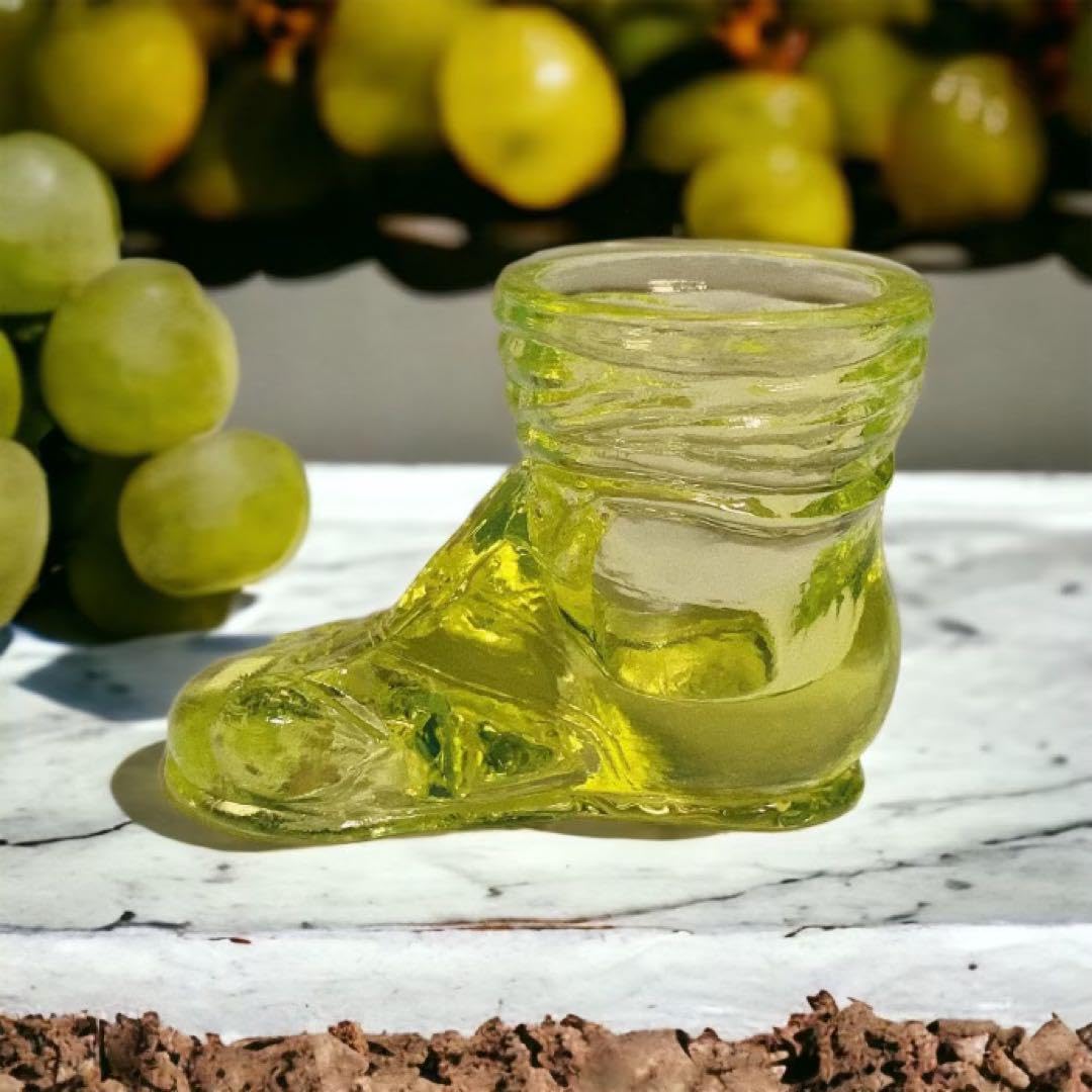 ブーツが破けて指が出ているデザイン ウラン ガラス 置物 小物入れ ペン