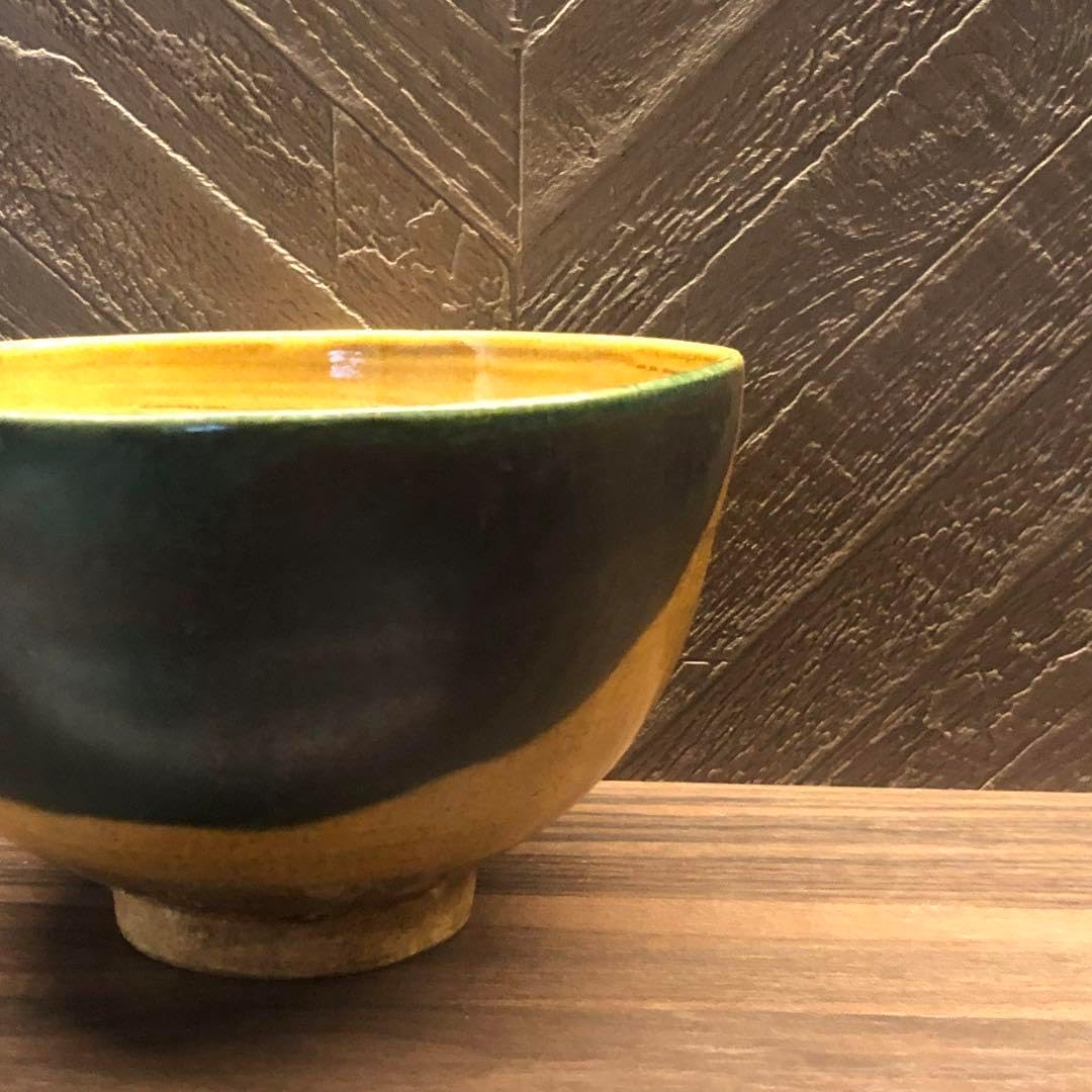 美しい古美術◾️蔵から美しい重なり合う釉薬の抹茶茶碗が出て来ました