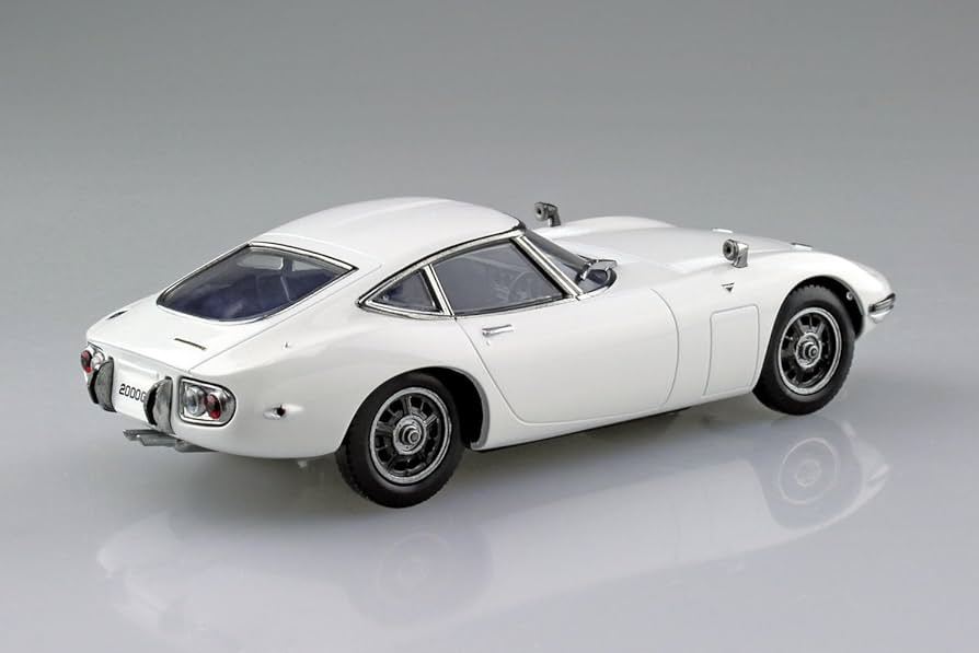 Amazon.com: Aoshima Toyota 2000GT Pegasus White 1:32 Scale Model