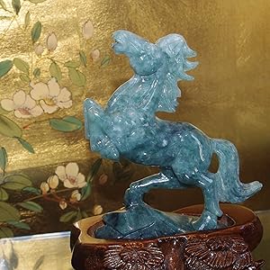 中国美術 砡製 玉石 翡翠 馬 彫刻 台座付 置物 幅約28cm 中国美術