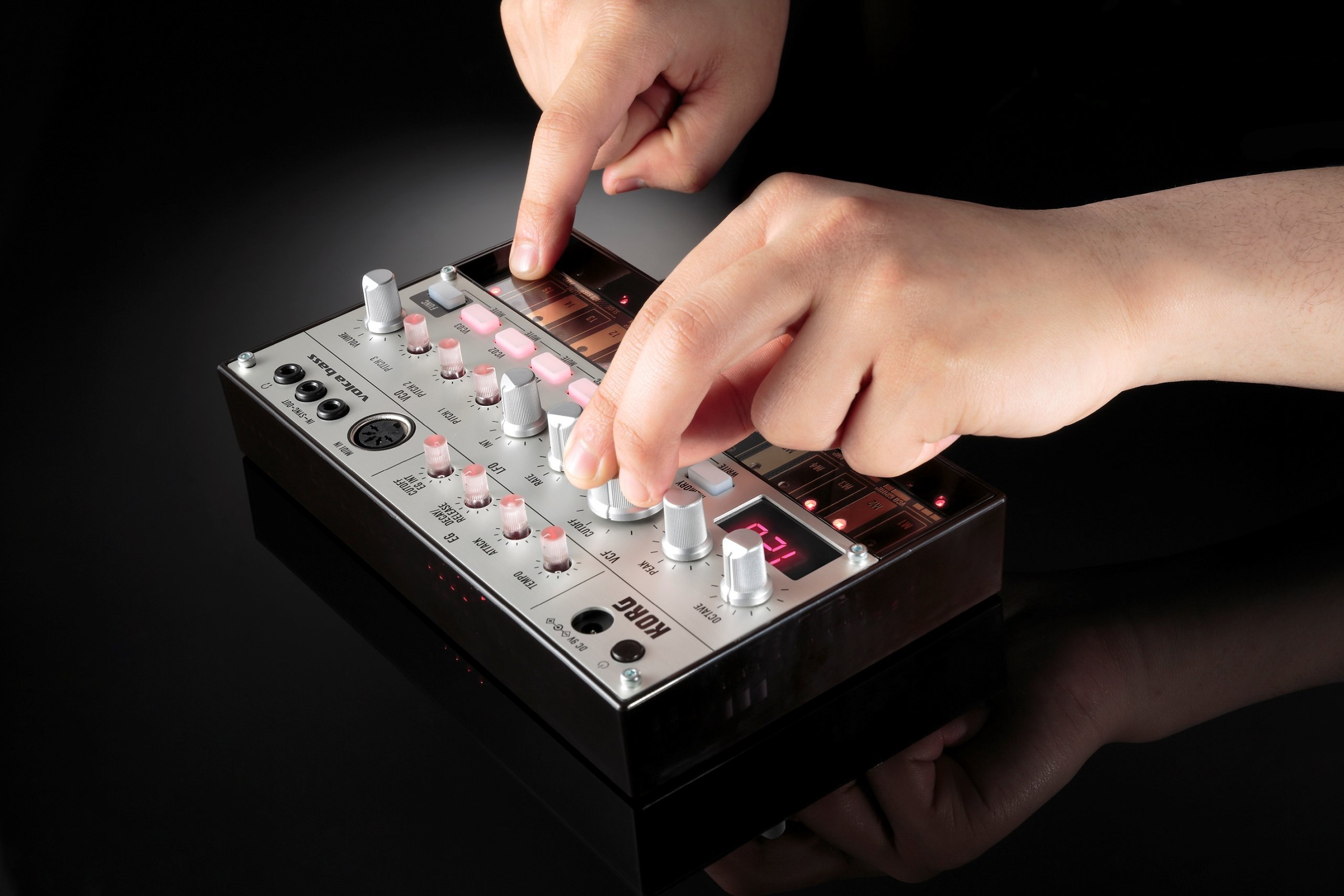 Amazon.co.jp: KORG アナログ ベースマシン volca bass 16ステップ