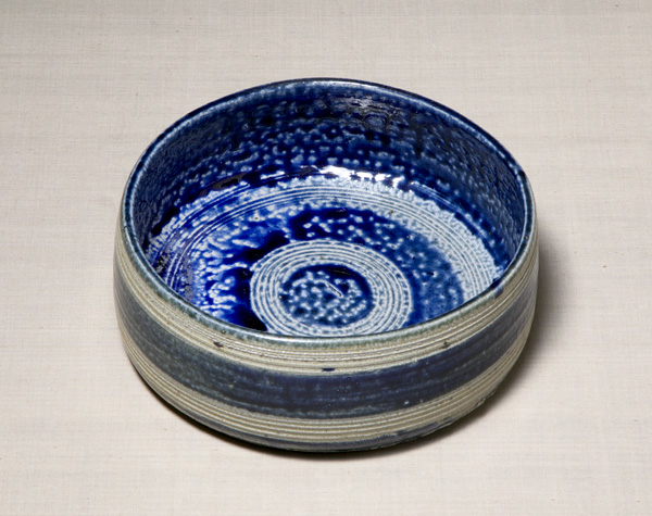 いしちゃん 濱田庄司作 益子焼 鉄釉 四方花生 共布共箱 M R8832B 濱田