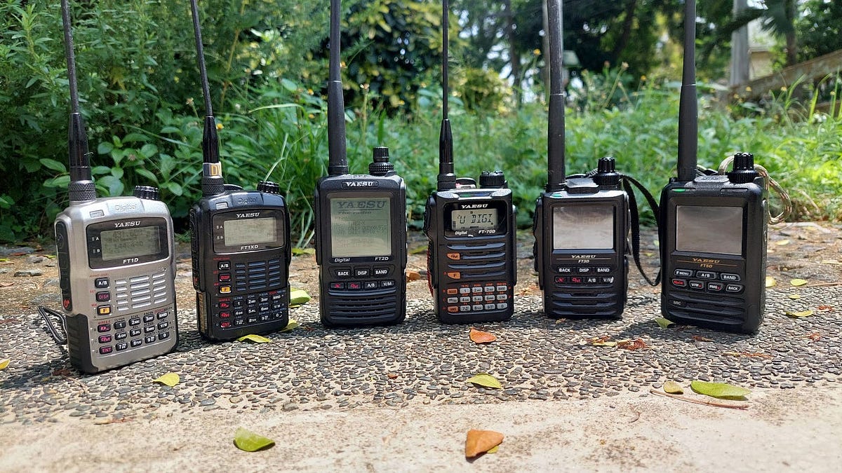 YAESU FT3D＋クレードル、バッテリーなどオプション多数 YAESU FT3D＋