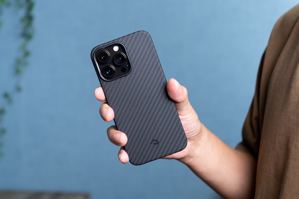 Apple iPhone 13 ミッドナイト 本体 pitaka ケース付 iPhone 13