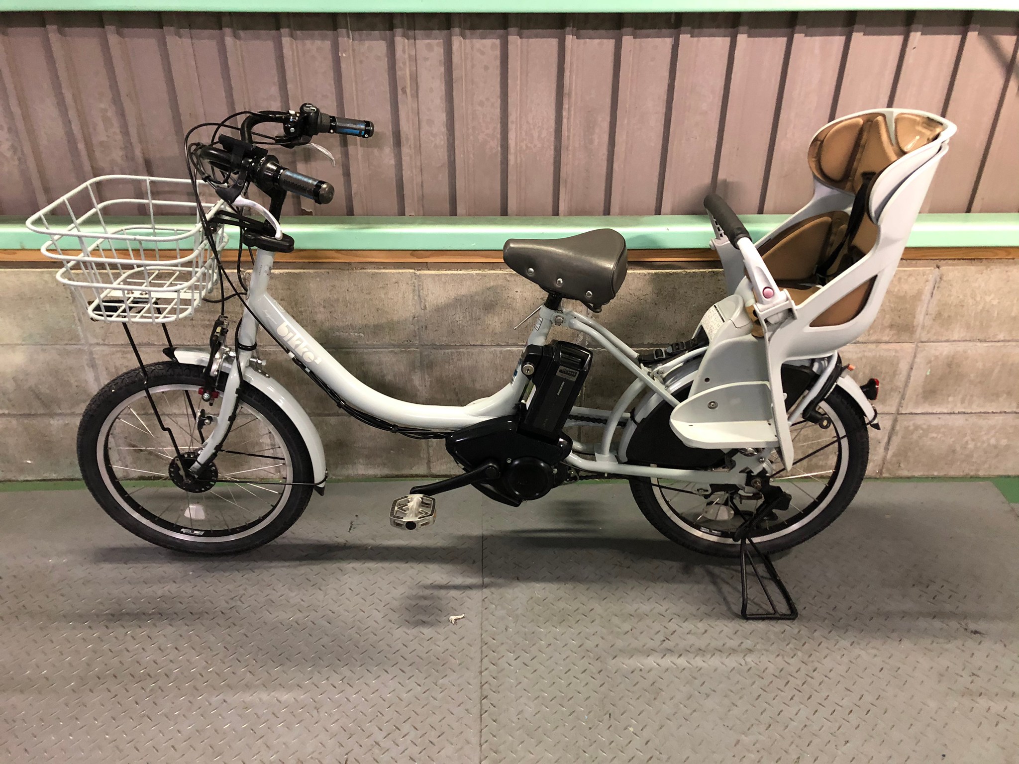 江東区 直接引き取り チャイルドシート付き電動アシスト自転車 ビッケ