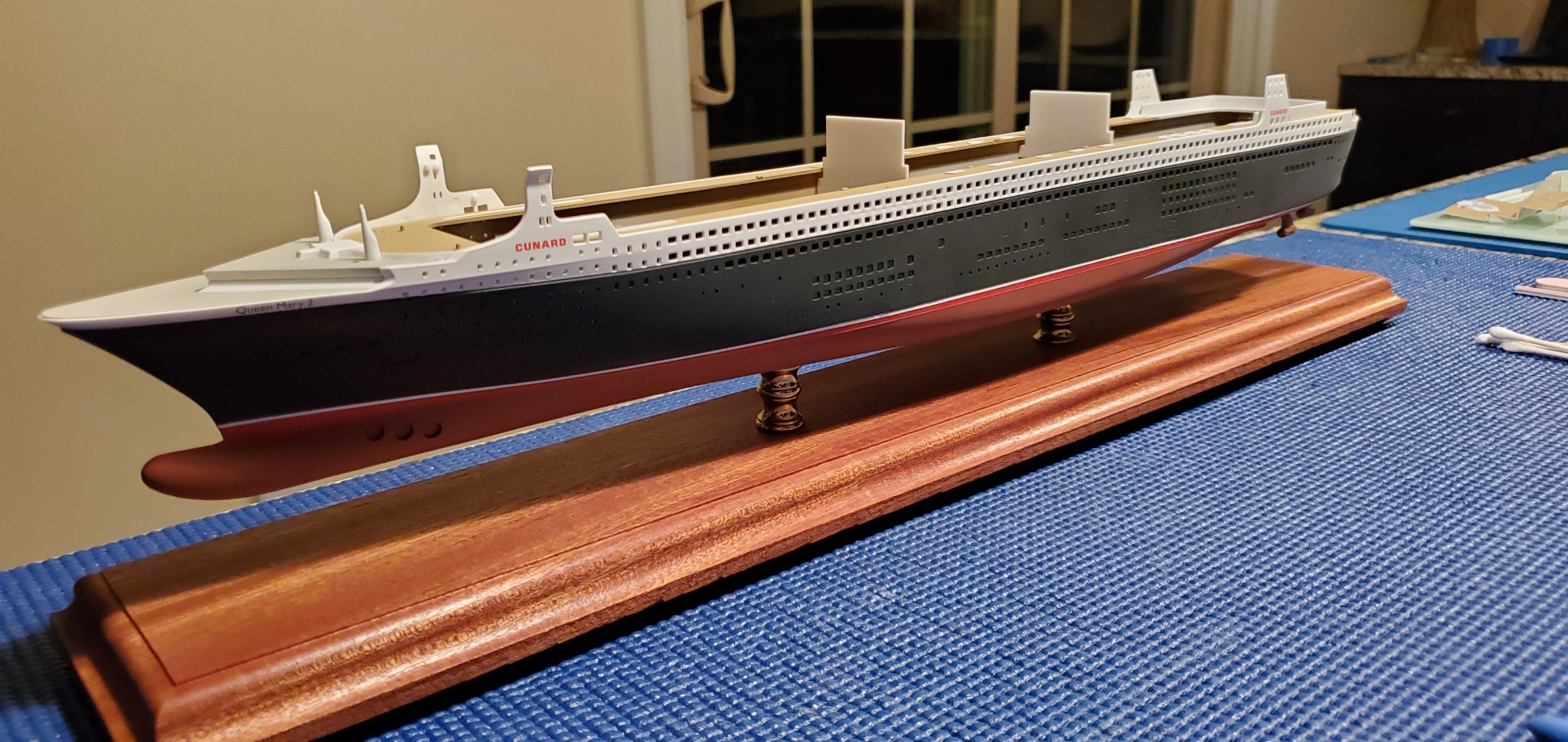 Queen Mary 2 by ChrisSC - FINISHED - Heller - 1/600 - PLASTIC