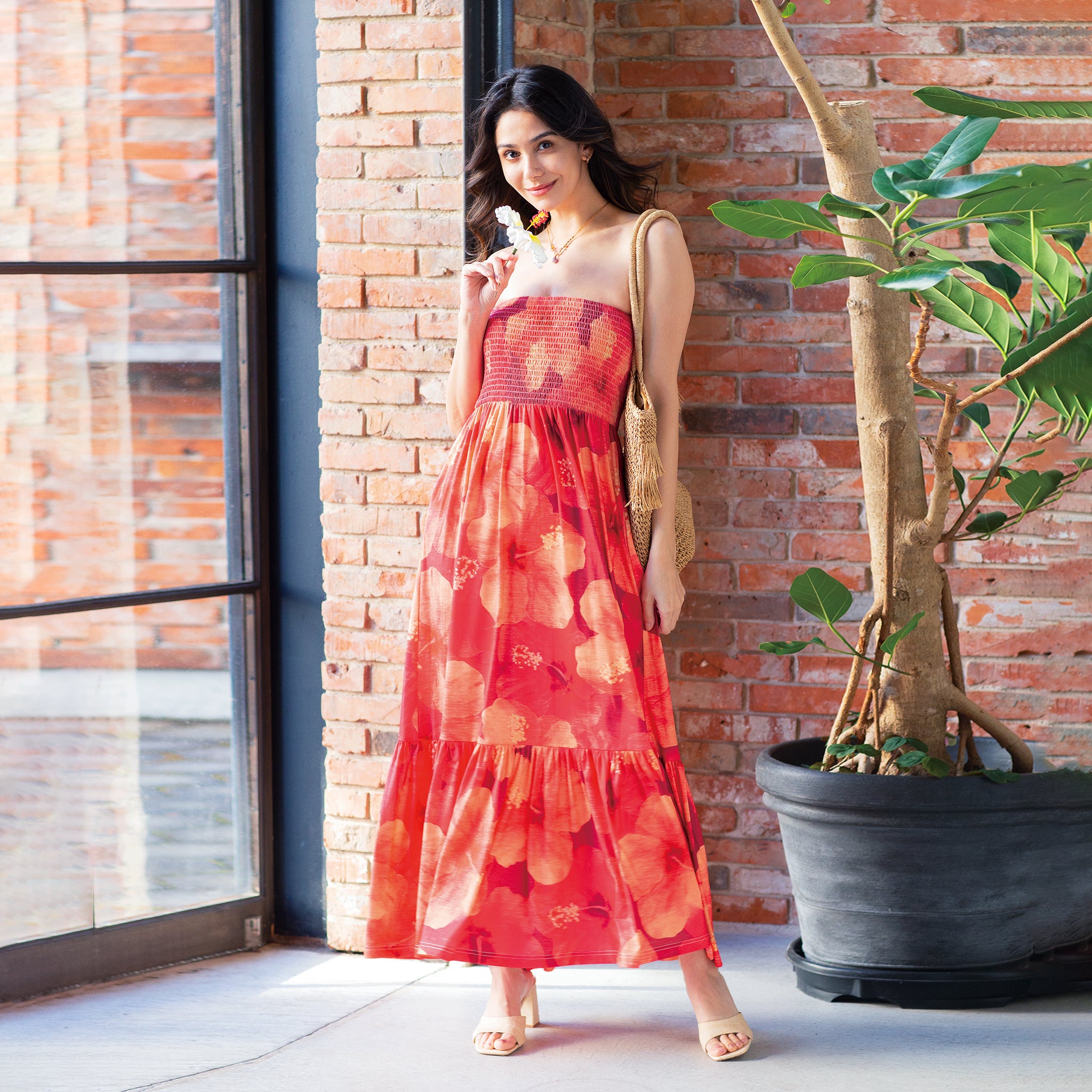 シャーリングベアトップワンピース（ボタニカルハイビスカス：ブラウン