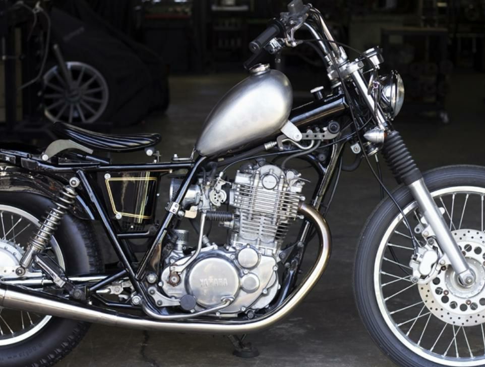 YAMAHA SR400 バイクタンク 黒