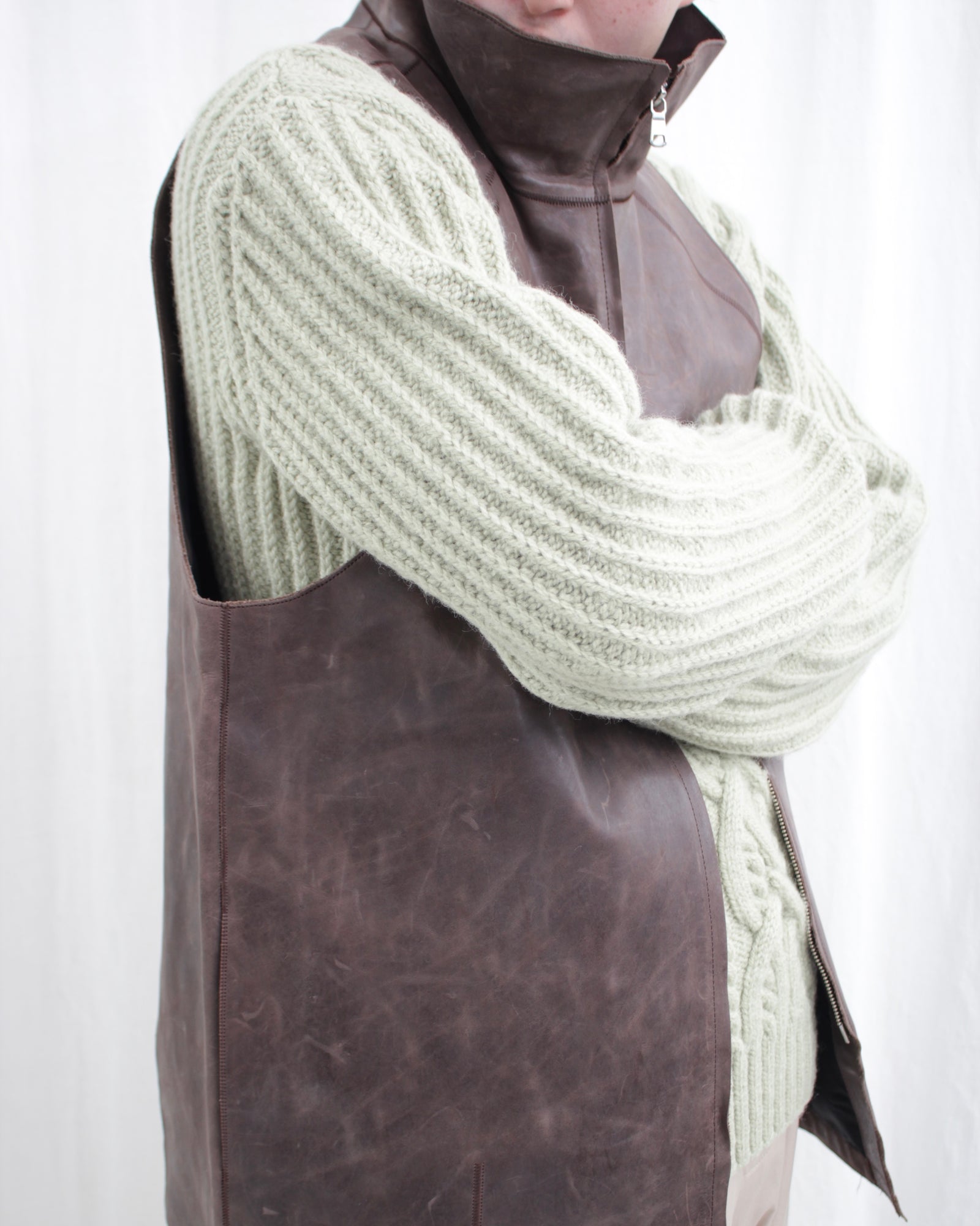 Omar Afridi / COCOON GILET (OA-AW20-LEATHER-103-01) Brown – Mukta