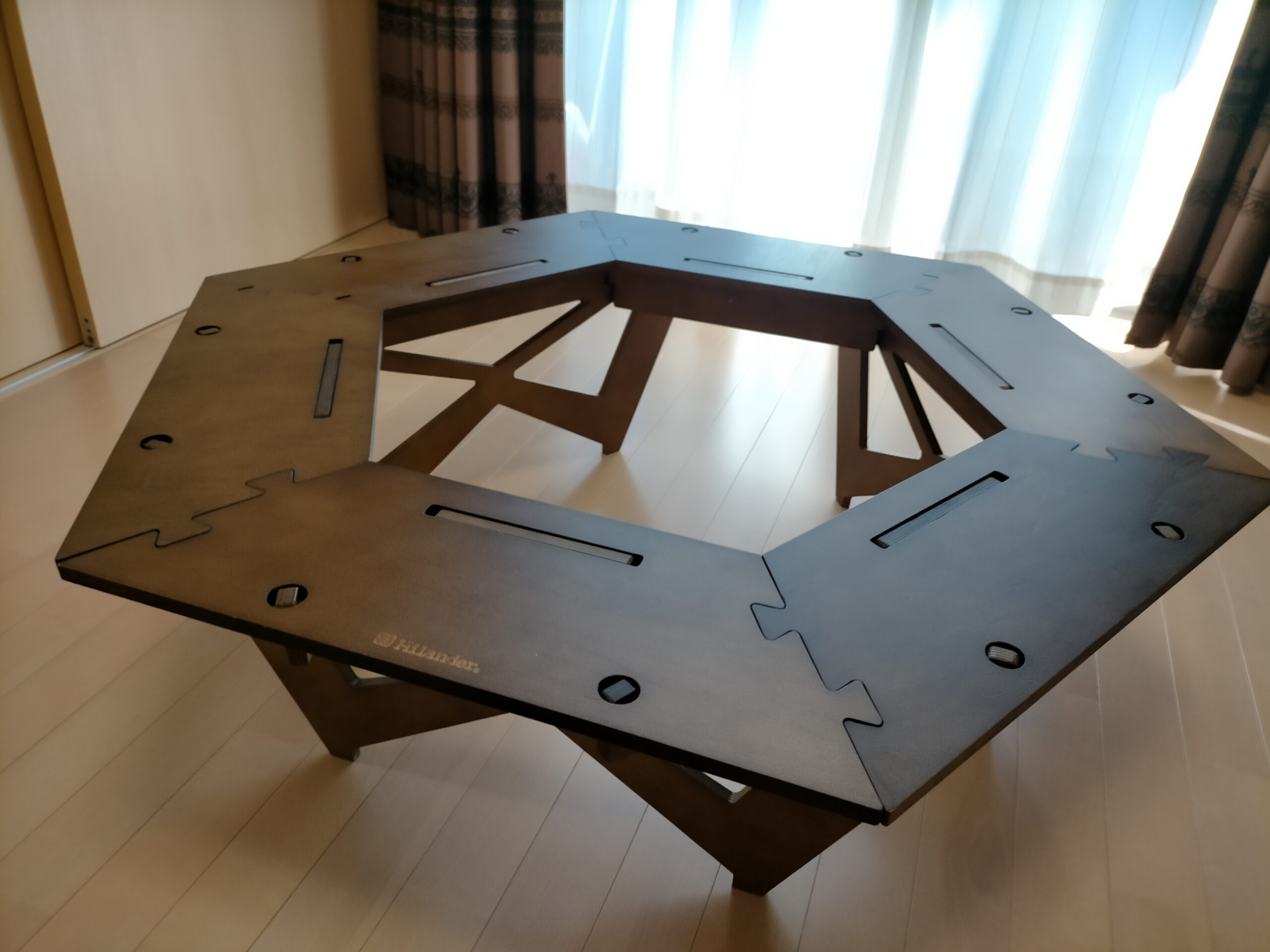 ハイランダー プライウッドヘキサゴンテーブル】レビュー。デザイン性