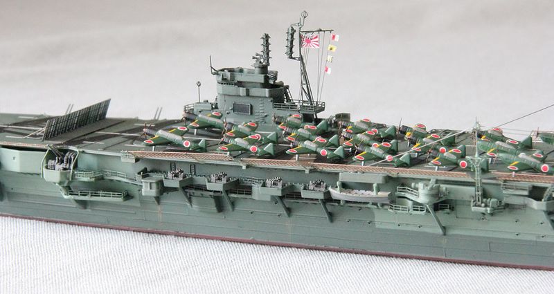 葛城 日本海軍空母 迷彩緑色 アオシマ1/700ウォーターライン ジオラマ