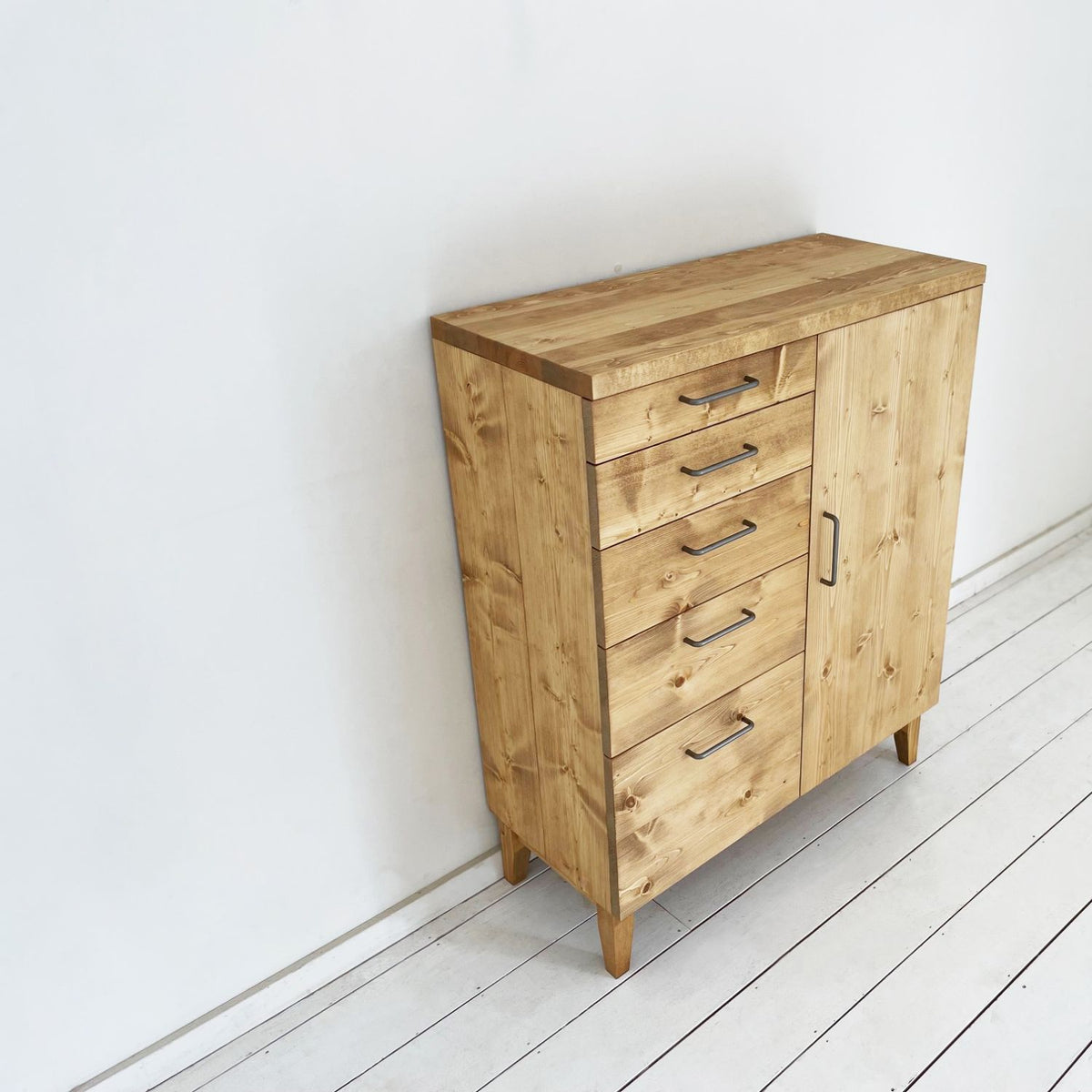 木彫り装飾のキャビネット インドネシア オーダーメイド 木彫り装飾の