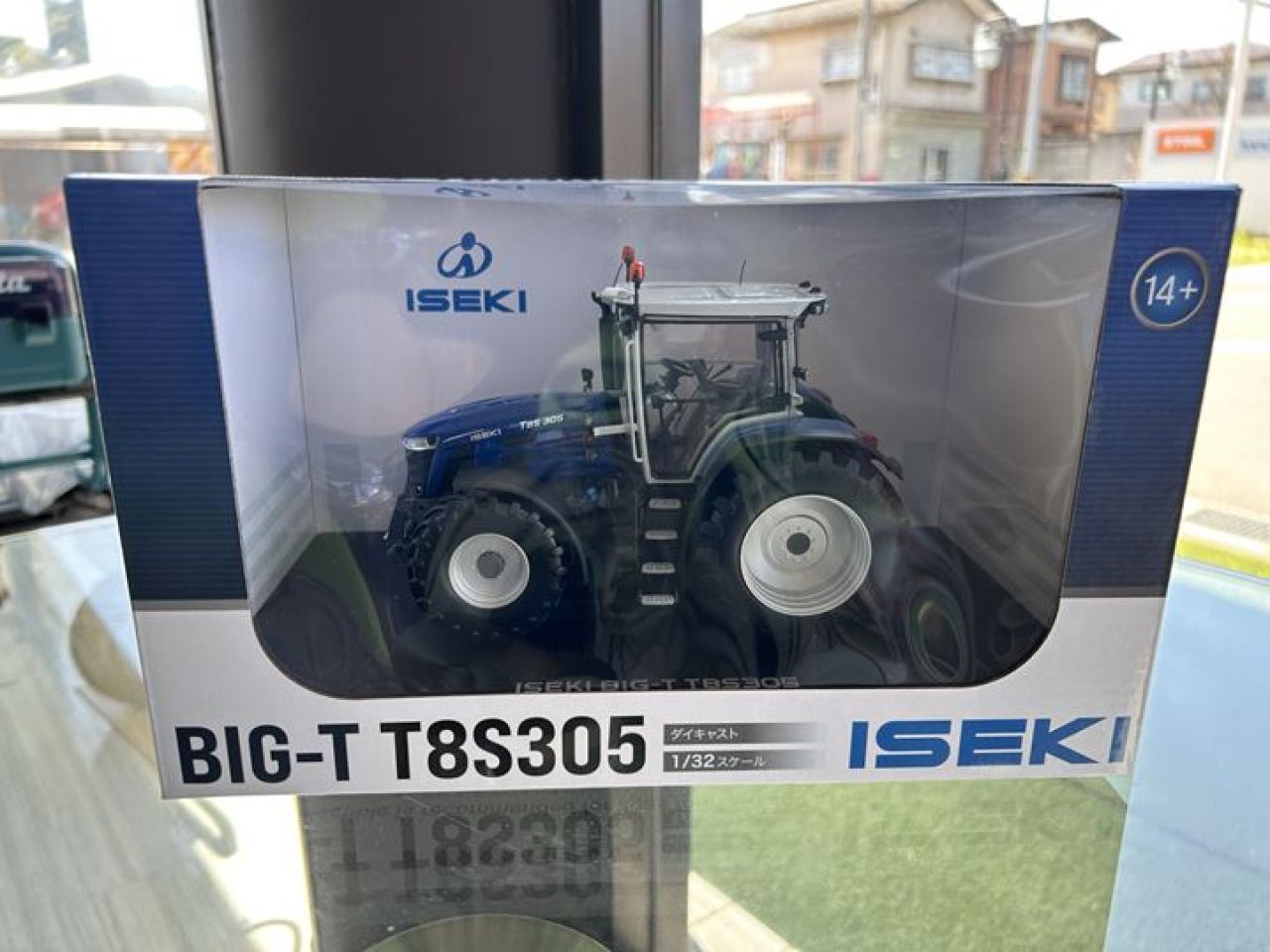 ISEKIトラクター BIG-T T8S305 1/32ミニチュア BIG-T T8S305