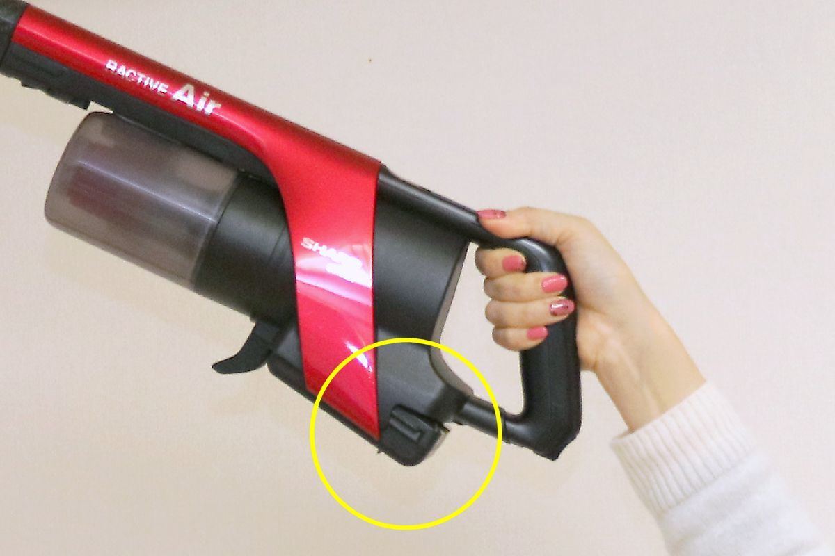 注目のコードレス掃除機10台】シャープ「EC-AR5」：軽いは正義。ノン