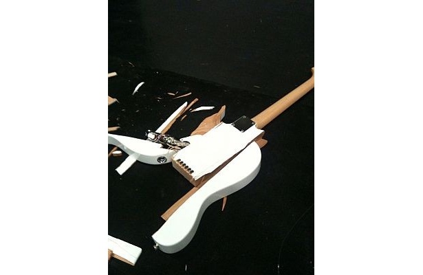 画像1 / 8＞破壊専用ギター「SMASH」発売！ワイルド＆クールにストレス