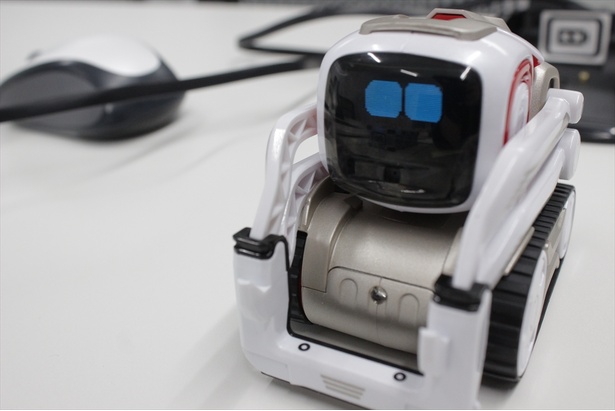 完動美品B】COZMO (コズモ) AIロボット クリスマス 完動良品】COZMO