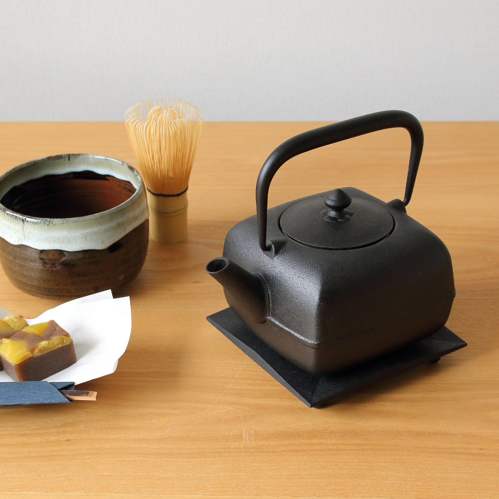 □祥雲堂 四方形 平手 菊模様 鉄瓶□その2